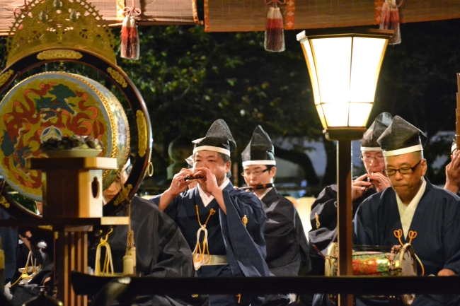 平野神社「名月祭」での雅楽の演奏