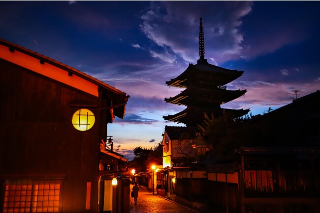 重要文化財「五重塔」で食前酒を。日本の風情を愉しむ観月ディナー