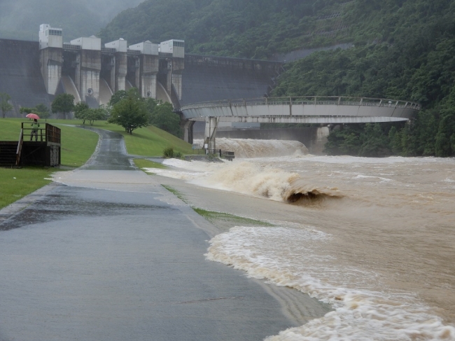 西日本豪雨の際のダム下流の状況（下流広場付近）