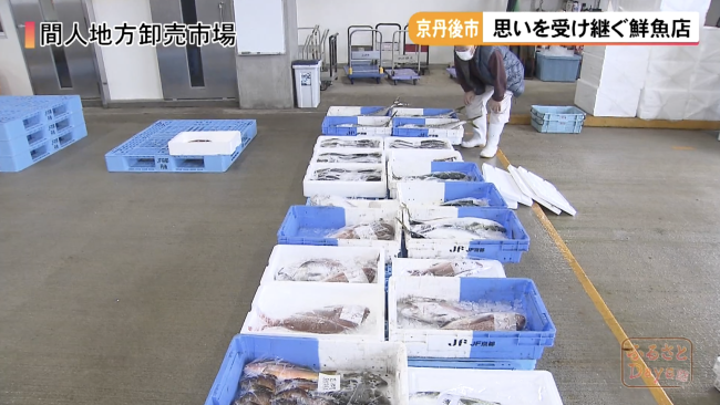 新鮮な魚介類が並ぶ市場