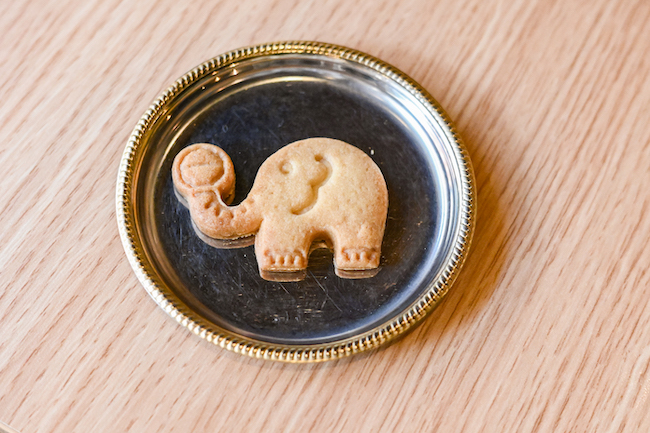 ゾウの形をあしらったクッキー