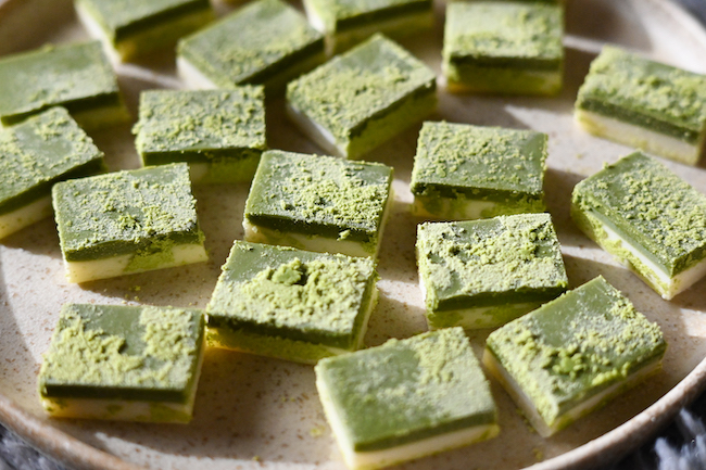 抹茶味とホワイト味の生チョコレート