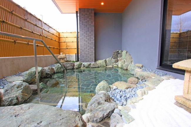 『サンロイヤルホテル亀岡駅前』の男湯の露天風呂