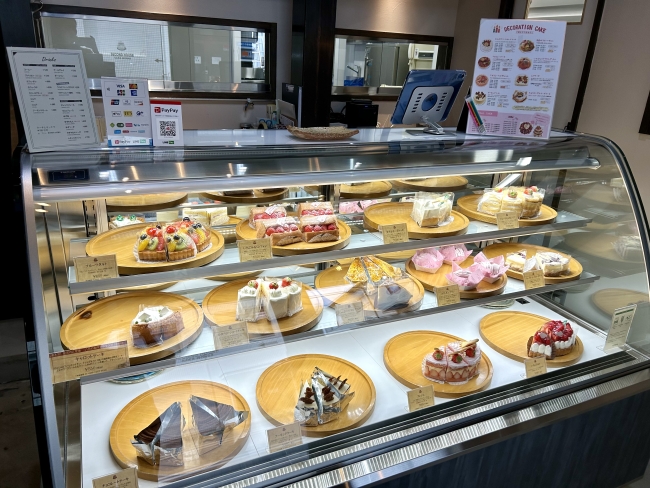 SECOND HOUSE CAKE WORKS 竹屋町店_1階_種類豊富なケーキを販売