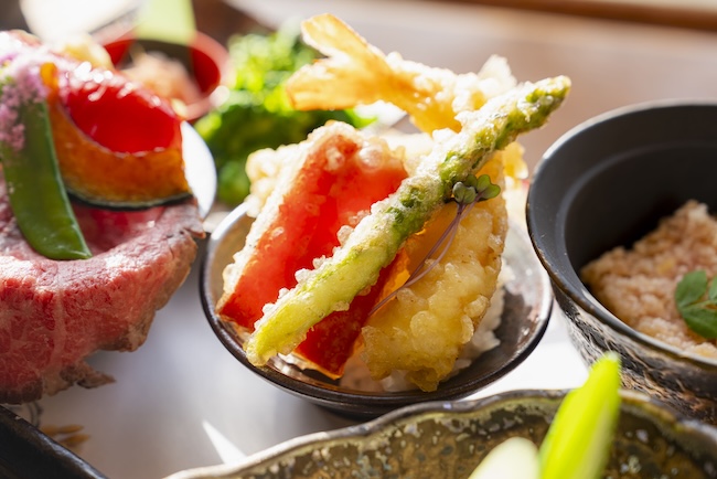 海老と春野菜の天ぷら丼