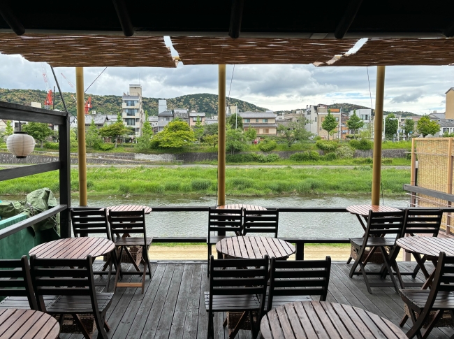 『Kawa Café かわカフェ』のテラス席