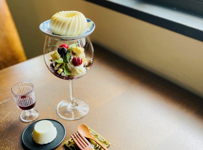 『京都チーズケーキ博物館 ぱふぇ室』の3種のチーズケーキぱふぇと蕩けるプリン