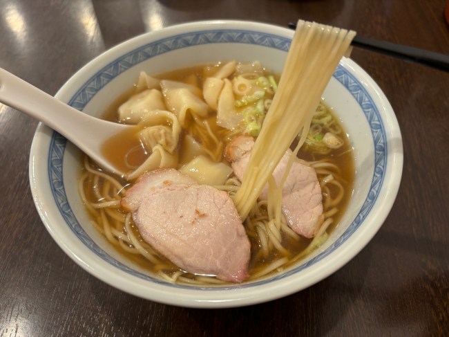 「開花」のワンタン麺