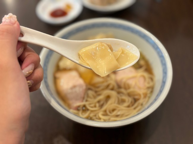 「開花」のワンタン麺