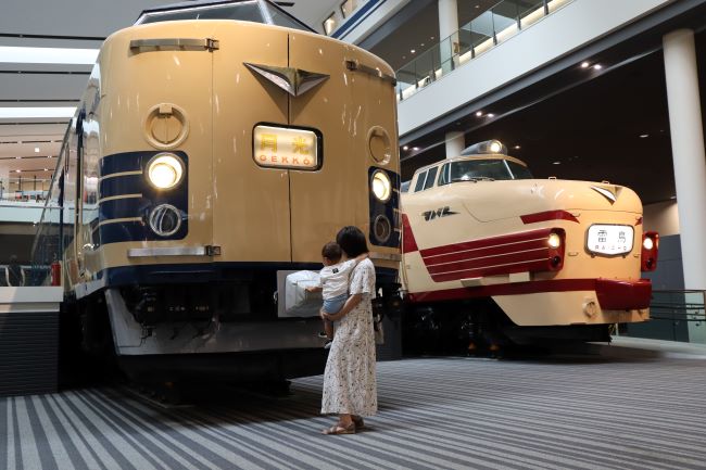 「月光」と「雷鳥」の車両展示