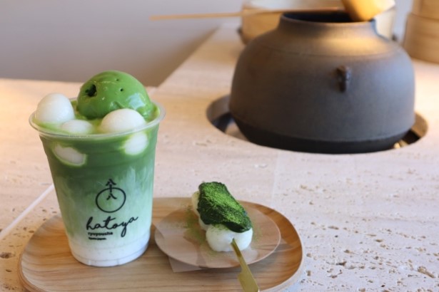 抹茶ラテと茶団子