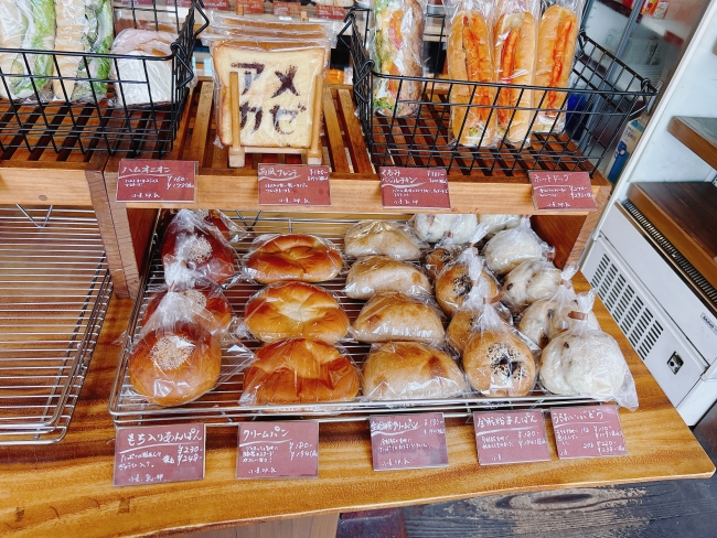 雨の日も風の日もの店内