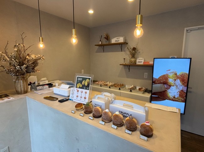 TRUFFLE DONUTの店内