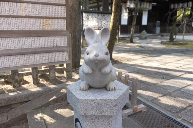 岡崎神社入口の狛うさぎ