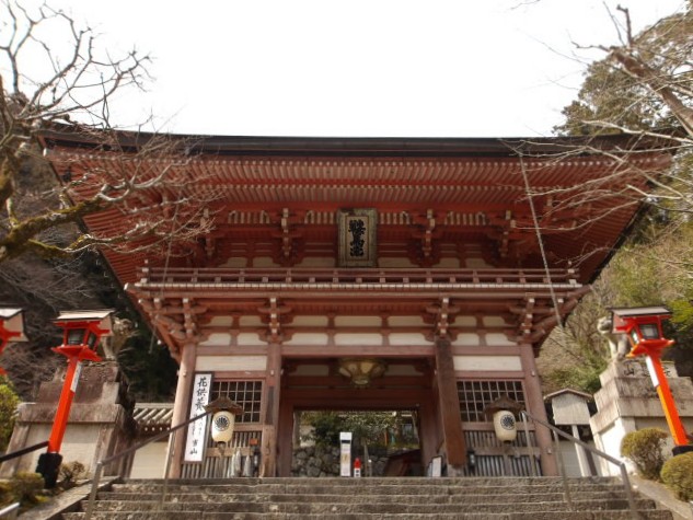 鞍馬山の仁王門(山門)