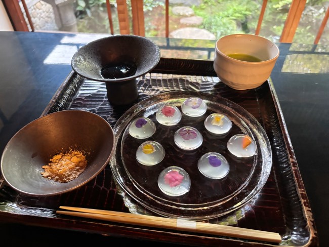 麓寿庵の華わらび