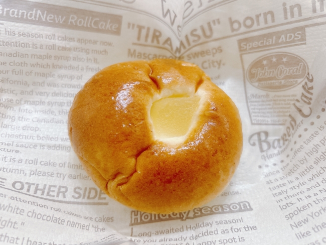 『りんごクリームパン』（200円）