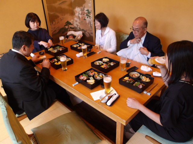 会食の様子