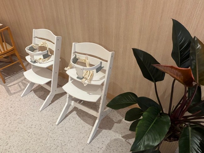 『Natural cafe』の子ども用の椅子