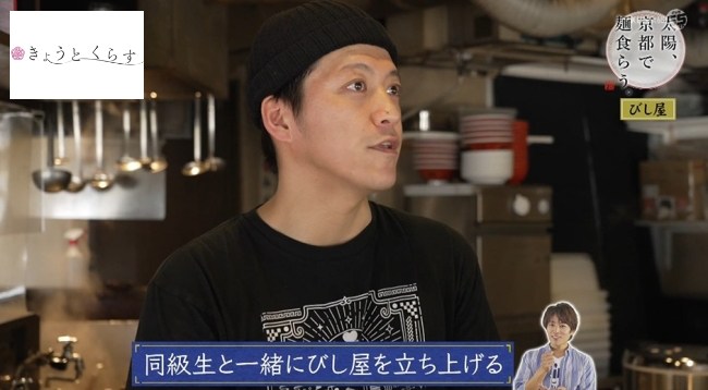 インタビューを受ける宮本さん
