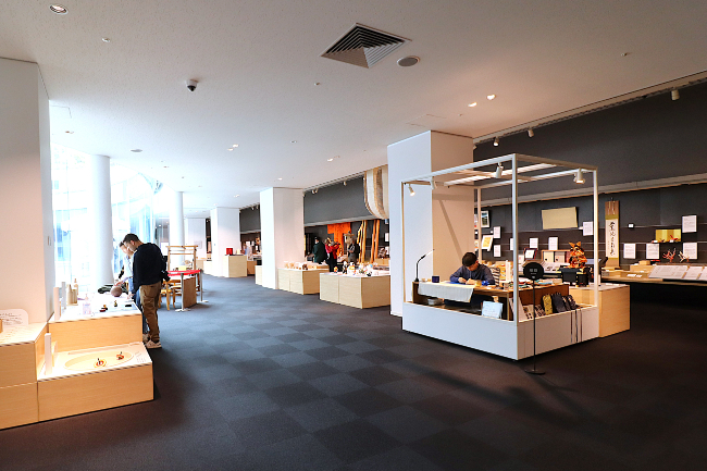 京都伝統産業ミュージアムの展示スペース