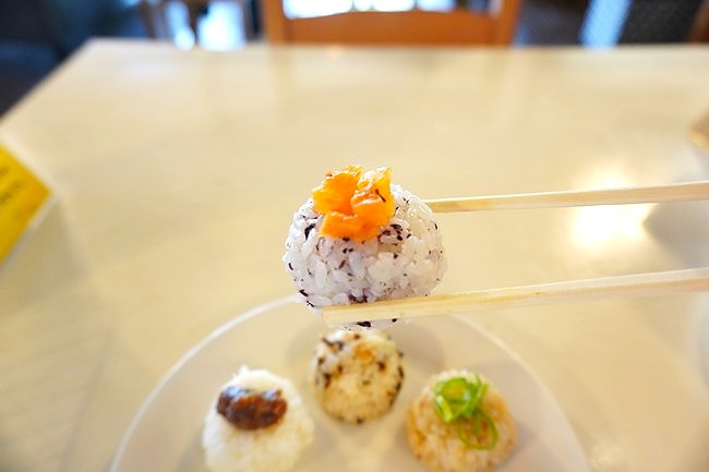 大原リバーサイドカフェキリンの大原里の恵みビュッフェランチのゆかり梅たくわんおにぎり