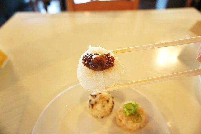 大原リバーサイドカフェキリンの大原里の恵みビュッフェランチのくるみ味噌おにぎり