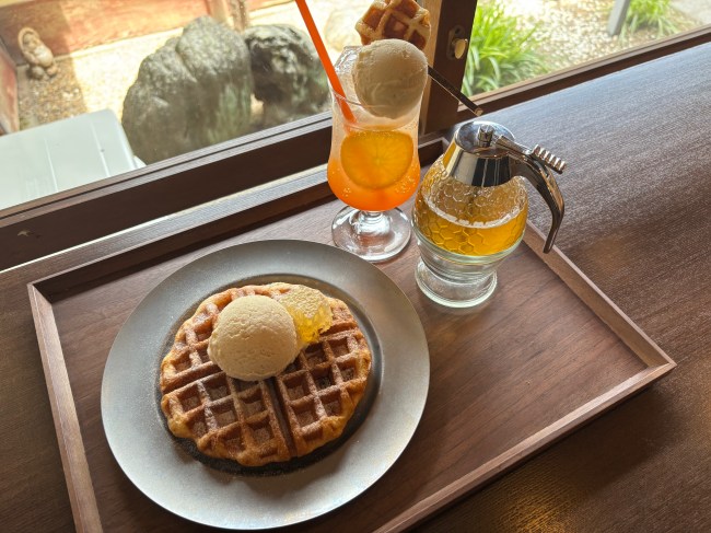 コムハニーとジェラートのワッフル