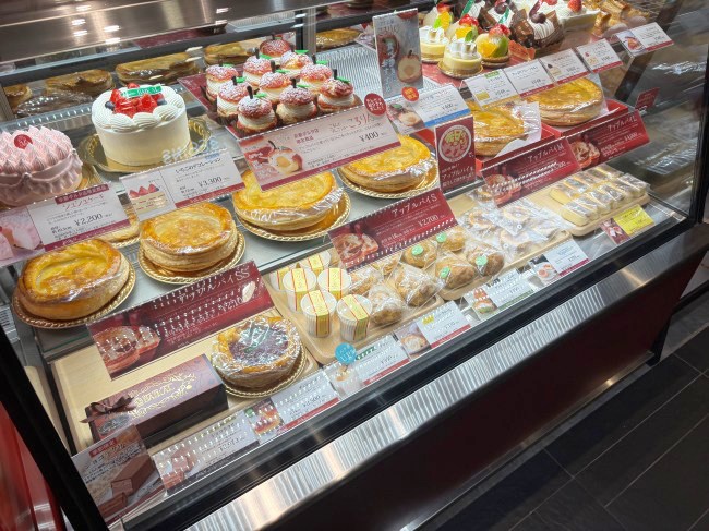 洋菓子のバイカル 京都ポルタ店のショーケース
