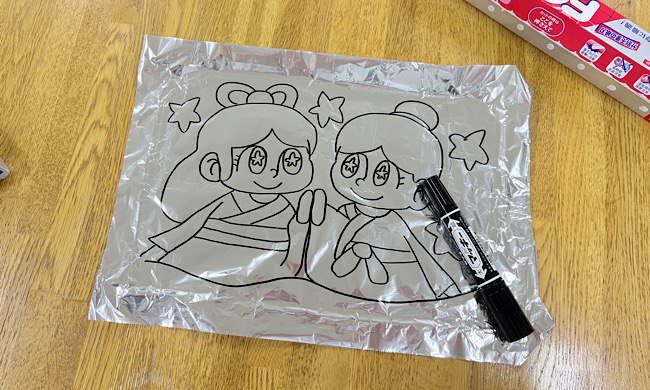 イラストが描かれたアルミホイル