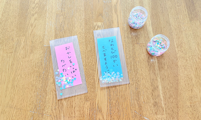 短冊に装飾をする