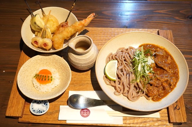 串天5種盛りかしわキーマうどんセット