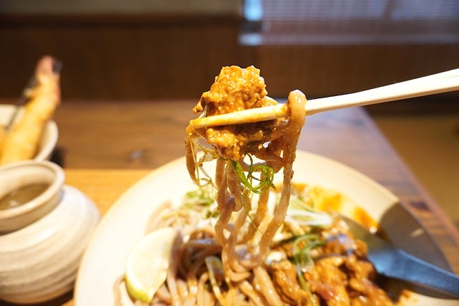 かしわキーマうどんのかしわと麺
