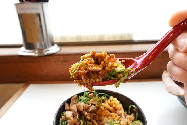 肉玉丼を混ぜたところ