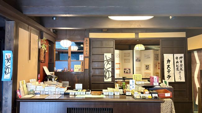『大極殿本舗 六角店 栖園』の内観