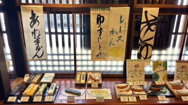 『大極殿本舗 六角店 栖園』の内観