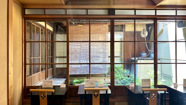 『大極殿本舗 六角店 栖園』の内観