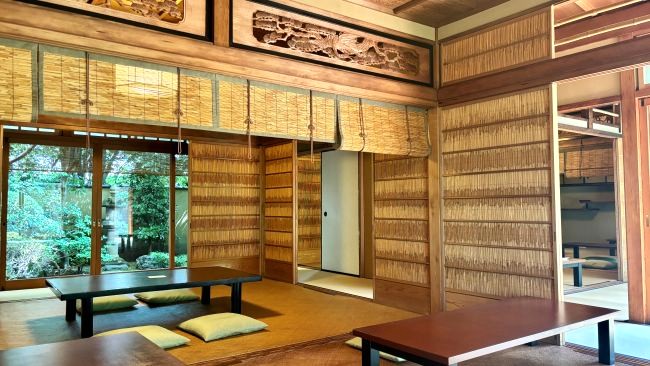 『茶寮 宝泉』の内観