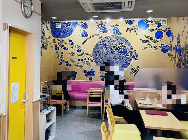 お店の奥側の内観