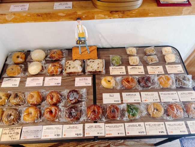パンが並べられた店内の様子