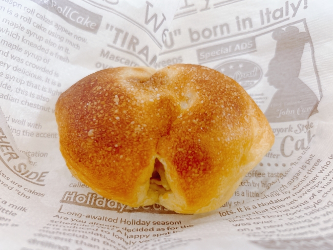 『クリームパン』（250円）