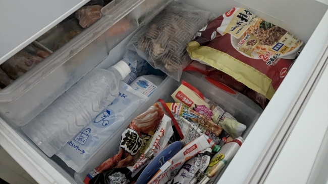 パンパンに詰まった冷凍庫の中身