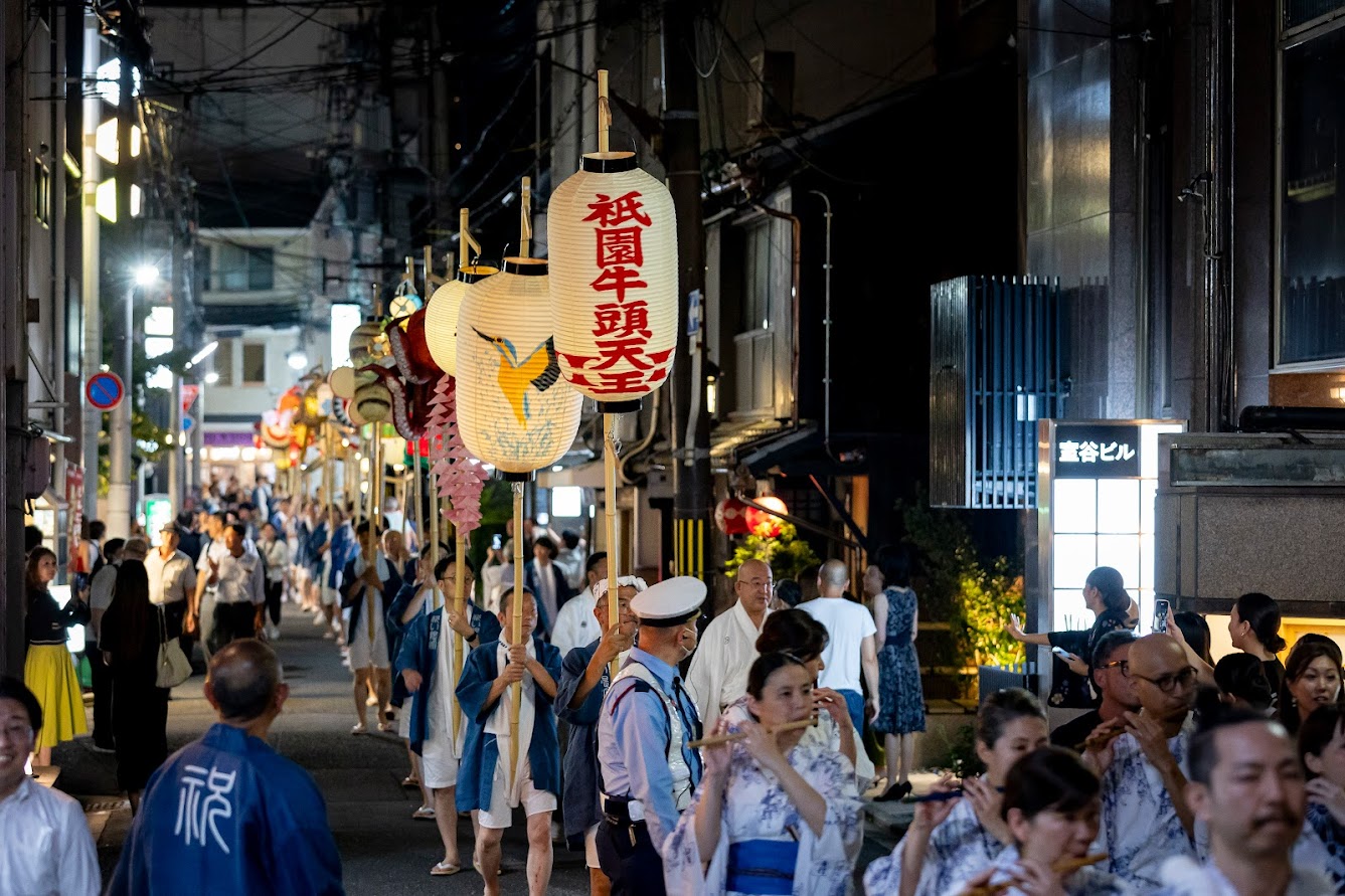 祇園育ちの子ども時代「料理旅館白梅の女将の祇園つれづれ日記」