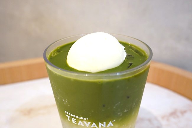抹茶グリーンティースパークリングのバニラアイスカスタム