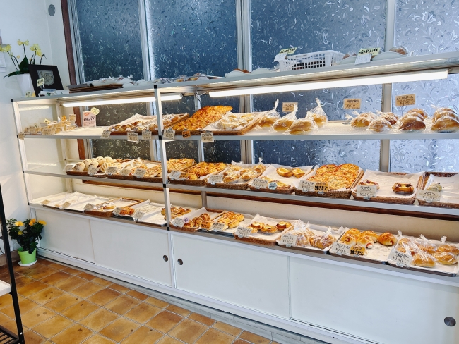 店内のパン棚