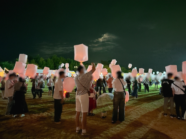 リリース直前の夜の会場の様子