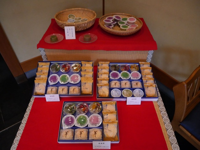 鼓月本店 商品棚 詰め合わせ