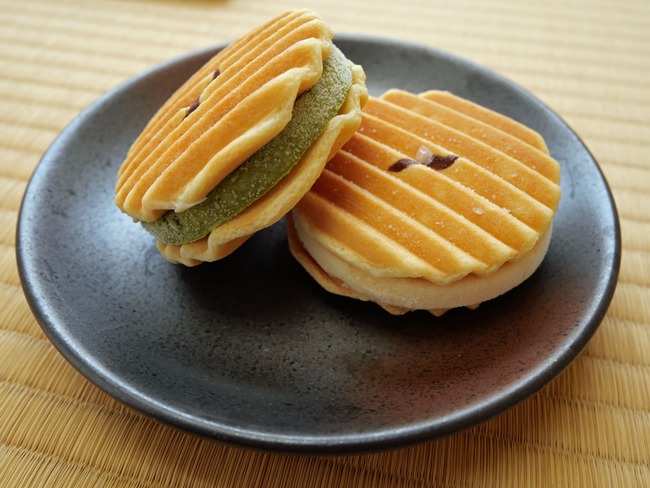 千寿せんべいアイスクリーム(抹茶・バニラ)