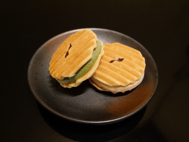 千寿せんべいアイスクリーム（抹茶・バニラ）
