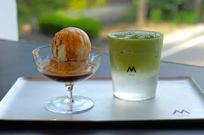 抹茶ドリンクとプリン